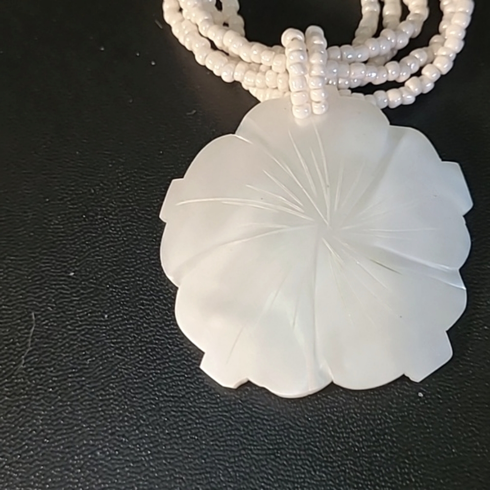 Elegant Cream Beaded Necklace with Floral Mother Of Pearl Pendant